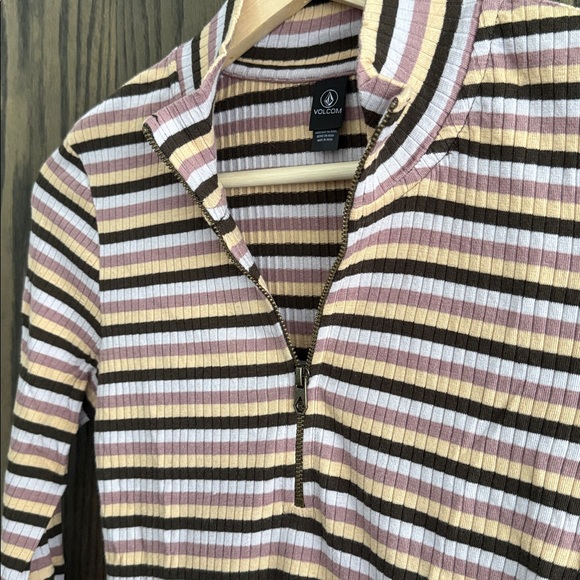 Volcom • Mock Neck 3/4 Zip - Picture 3 of 4
